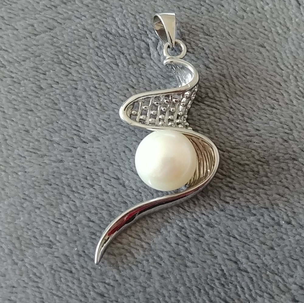New Fresh Water Pearl pendant